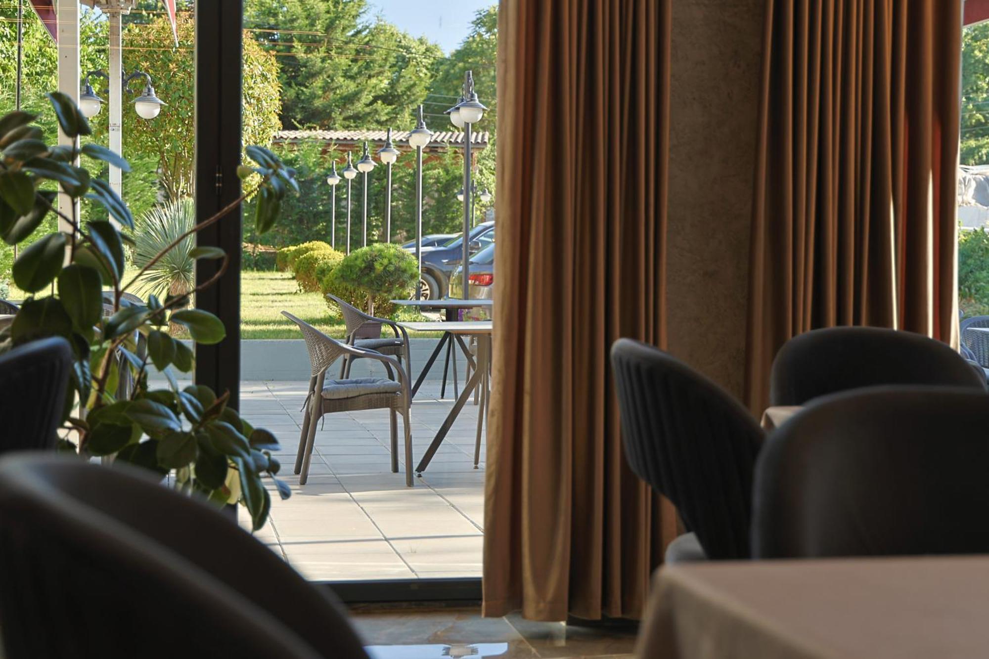 Vetus Hotel プリシュティナ エクステリア 写真